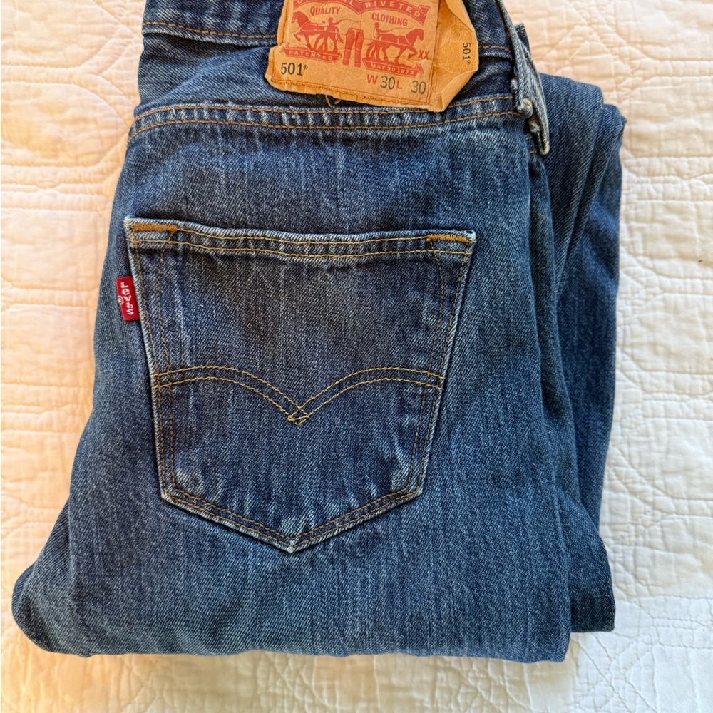 Levi's Classic Straight Fit Jeans in Denim Blue
